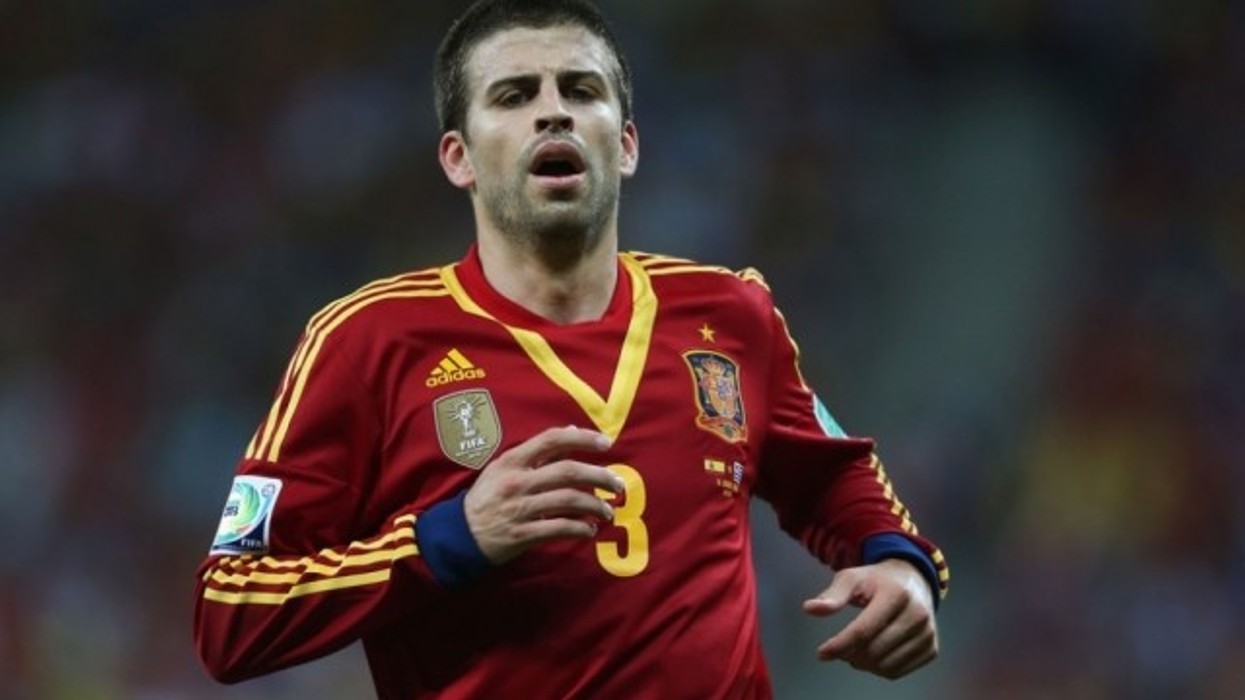 2016/01/v-euml-rsh-euml-llima-p-euml-r-pique-spanj-euml-angli-nuk-luhet-n-euml-bernabeu-video_hd.jpg