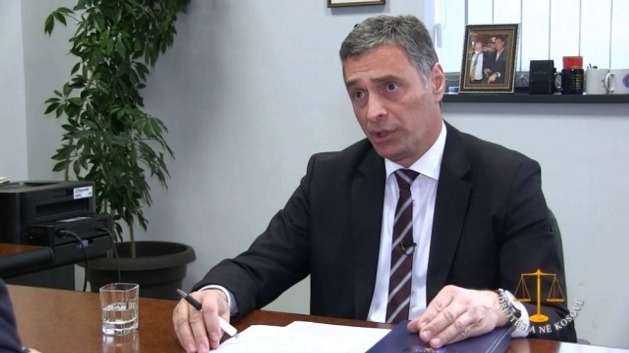 2016/01/vazhdon-ng-euml-r-ccedil-i-p-euml-r-kryeprokuror-t-euml-shtetit_hd.jpg