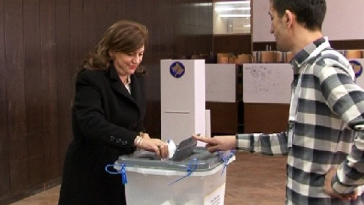 2016/01/votoi-edhe-kryetarja-e-kqz-s-euml-valdete-daka_hd.jpg