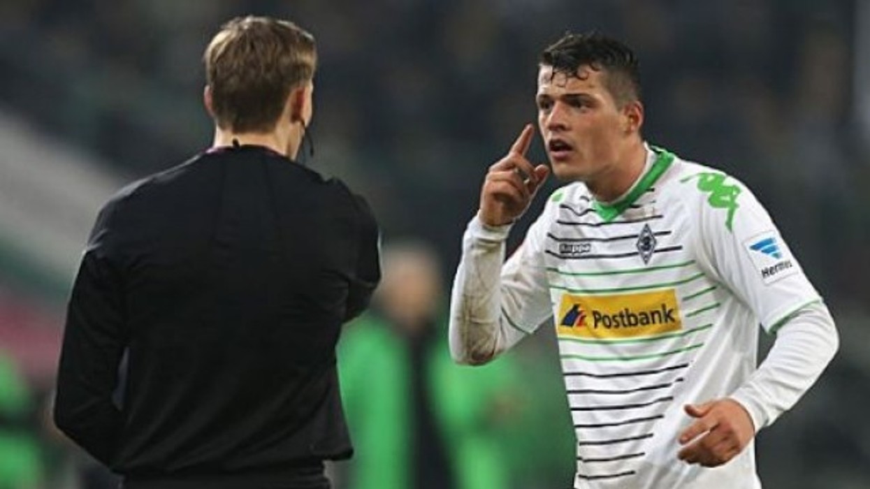 2016/01/xhaka-sulmon-serbin-euml-ata-nuk-luajt-euml-n-futboll_hd.jpg