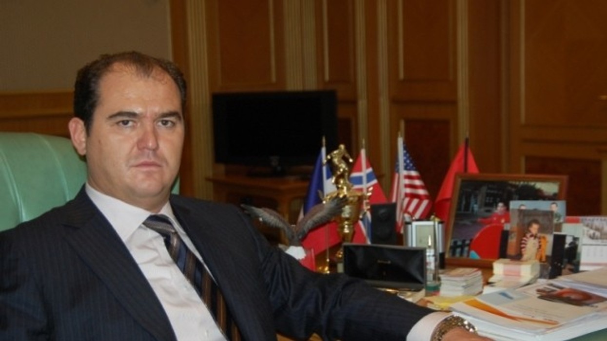 2016/01/zyrtari-rrahet-brutalisht-nga-polic-euml-t-serb-euml-n-euml-veri_hd.jpg