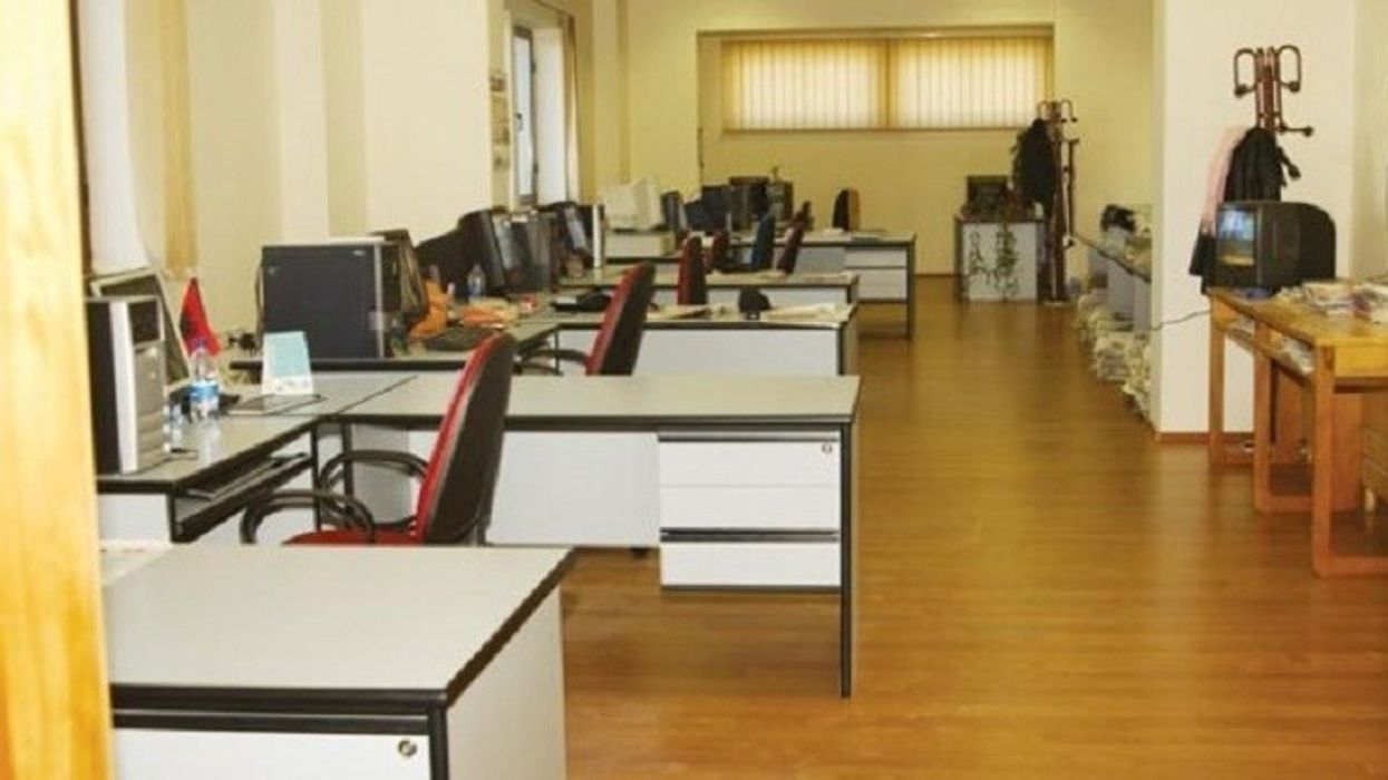 Sindikatat e Administratës Shtetërore dhe asaj gjyqësore kërcënojnë me grevë Sindikatat e Administratës Shtetërore dhe asaj gjyqësore kërcënojnë me grevë