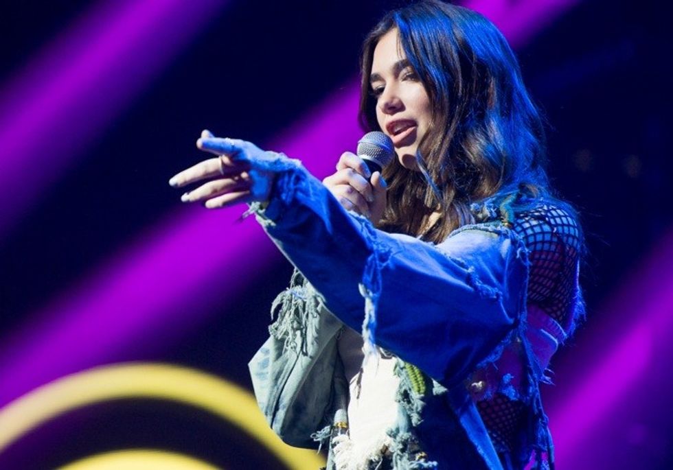 2016/03/dua-lipa-2-e1461190098949.jpg