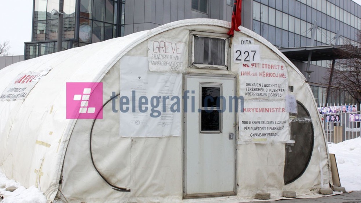 2016/03/Greva-e-punetoreve-te-fabrikes-se-gypave-foto-ridvan-slivova-02.jpg