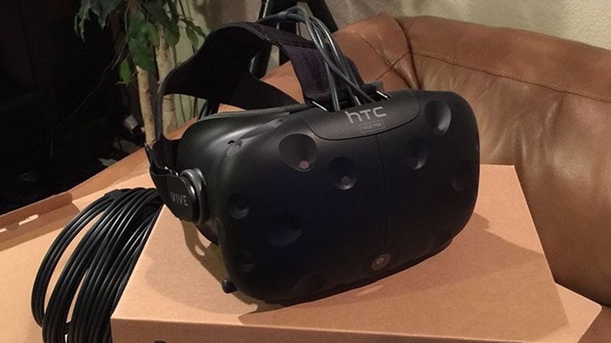 2016/03/HTC-Vive-Pre-VR.jpg