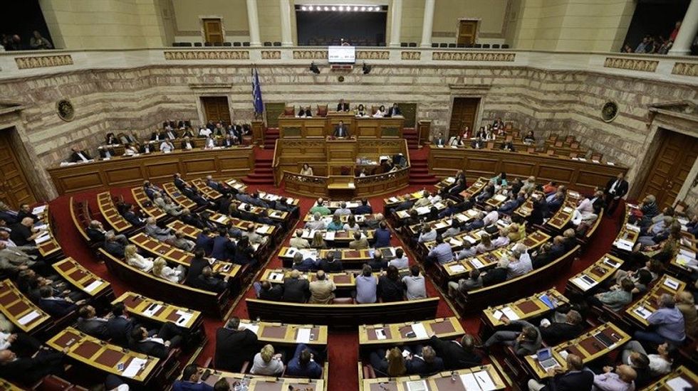 2016/03/Parlamenti-grek.jpg