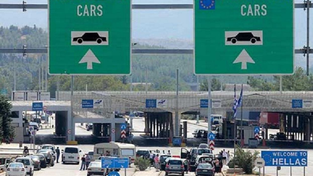 Greqia po shqyrton masa për të lehtësuar fluksin e pasagjerëve dhe automjeteve në pikat kufitare me Maqedoninë e Veriut Greqia po shqyrton masa për të lehtësuar fluksin e pasagjerëve dhe automjeteve në pikat kufitare me Maqedoninë e Veriut