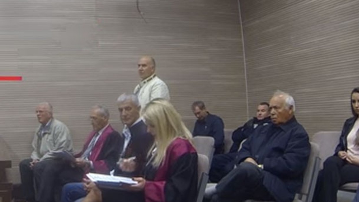 2016/04/te-akuzuarit.jpg