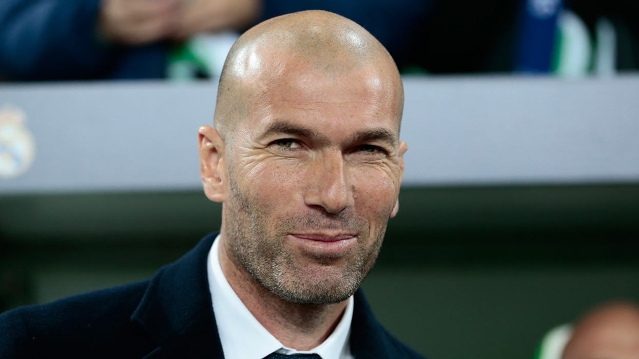 2016/04/ZinedineZidaneVfLWolfsburgvRealMadridvOduJGQ5e2Bx.jpg