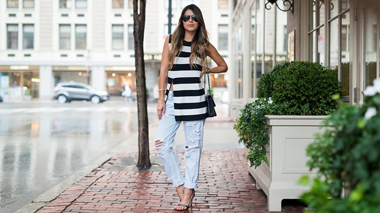 2016/05/BANANA-REPUBLIC-Sleeveless-sweater-tunic-One-Teaspoon-Summer-blue-Jeans-Tommy-hilfiger-gunmetal-heeled-sandals-Pam-Hetlinger-The-girl-from-Panama.jpg
