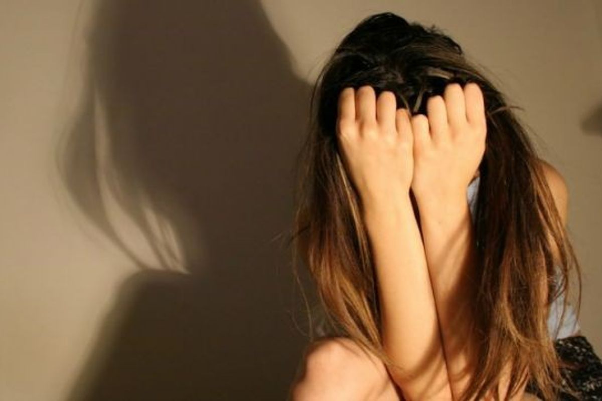 Ngacmohet seksualisht një grua në Fushë Kosovë, rasti po hetohet Ngacmohet seksualisht një grua në Fushë Kosovë, rasti po hetohet