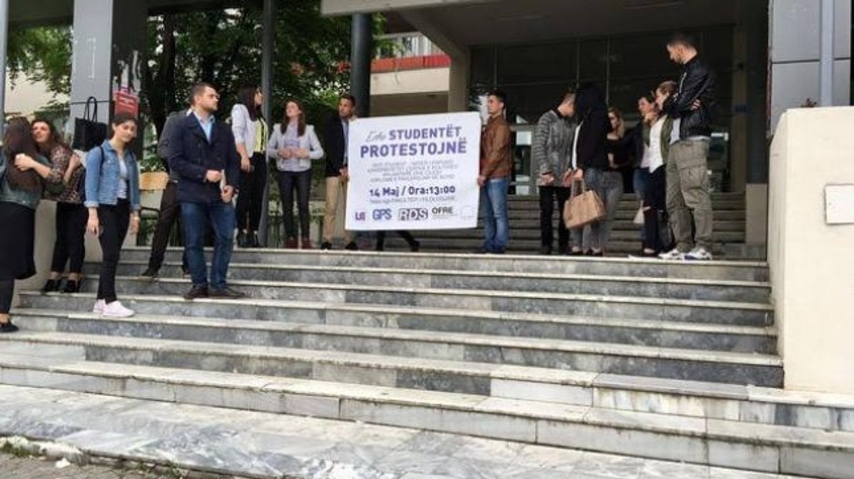 2016/05/protestojne-edhe-studentet.jpg