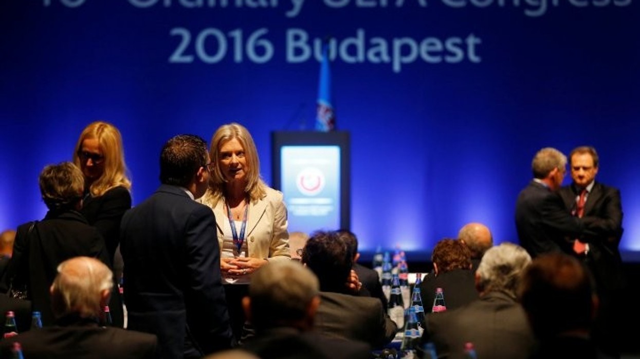 2016/05/skandal.jpg