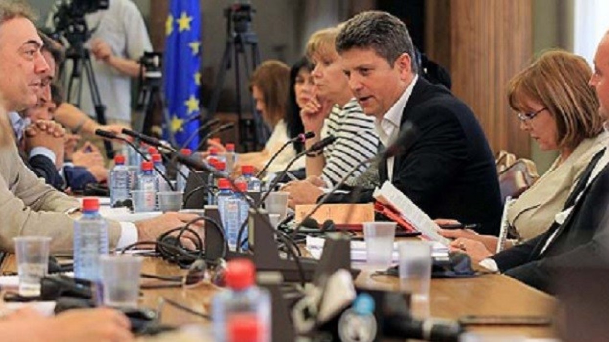 2016/06/Debati-per-impeachmet-te-Ivanov.jpg