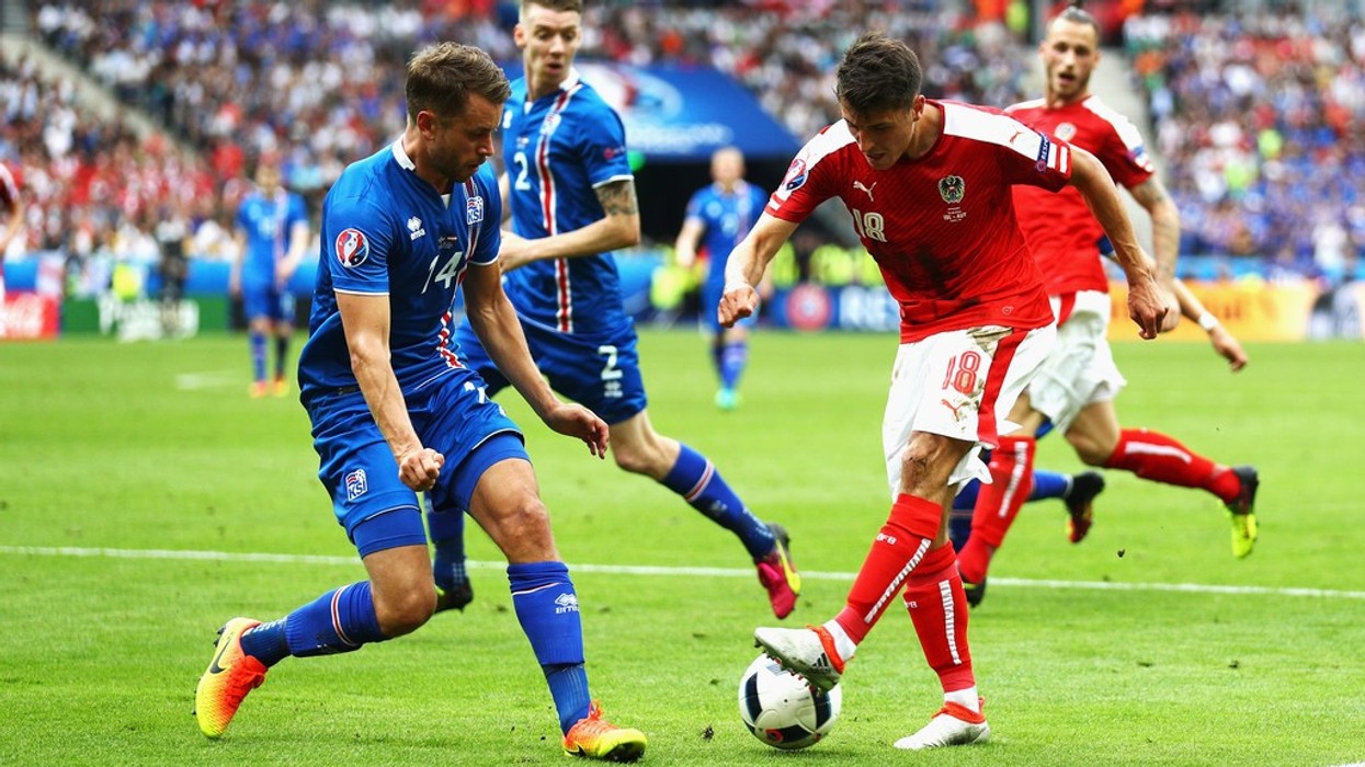 2016/06/KariArnasonIcelandvAustriaGroupFUEFAkhcD_Sr0f_bx.jpg