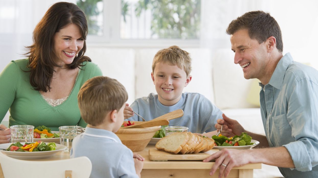 2016/07/Family-enjoying-eating-together-daily-health-tips.jpg