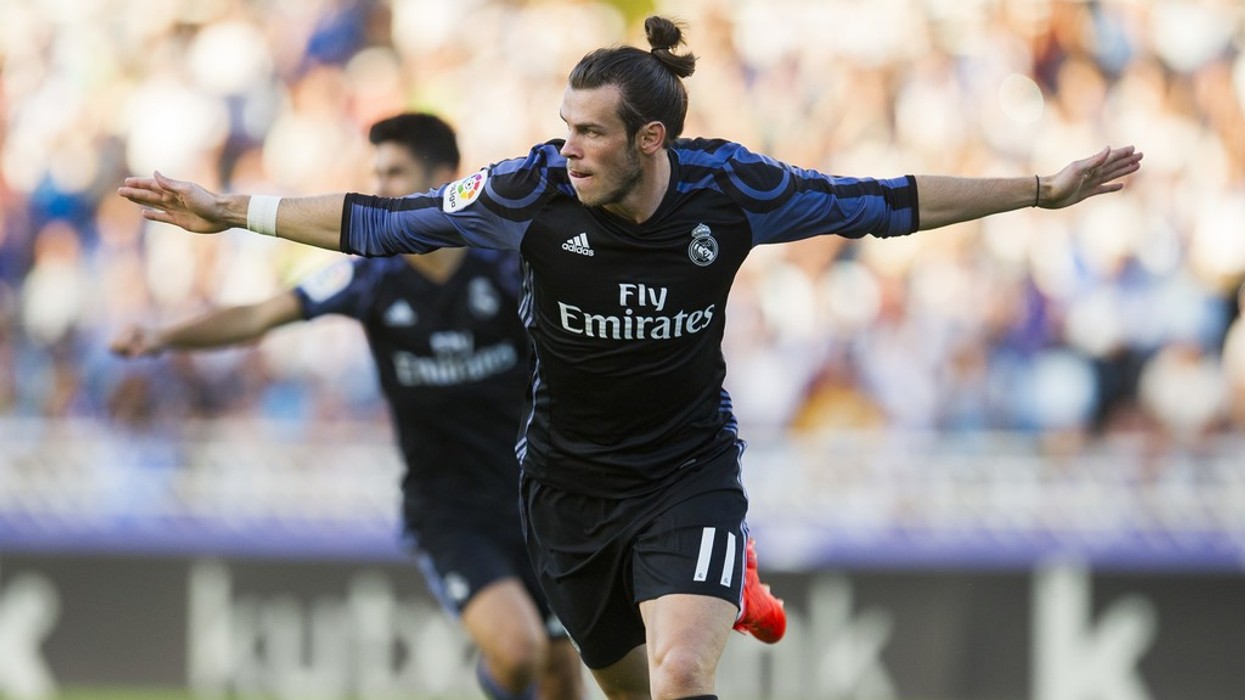 2016/08/bale-1-1.jpg