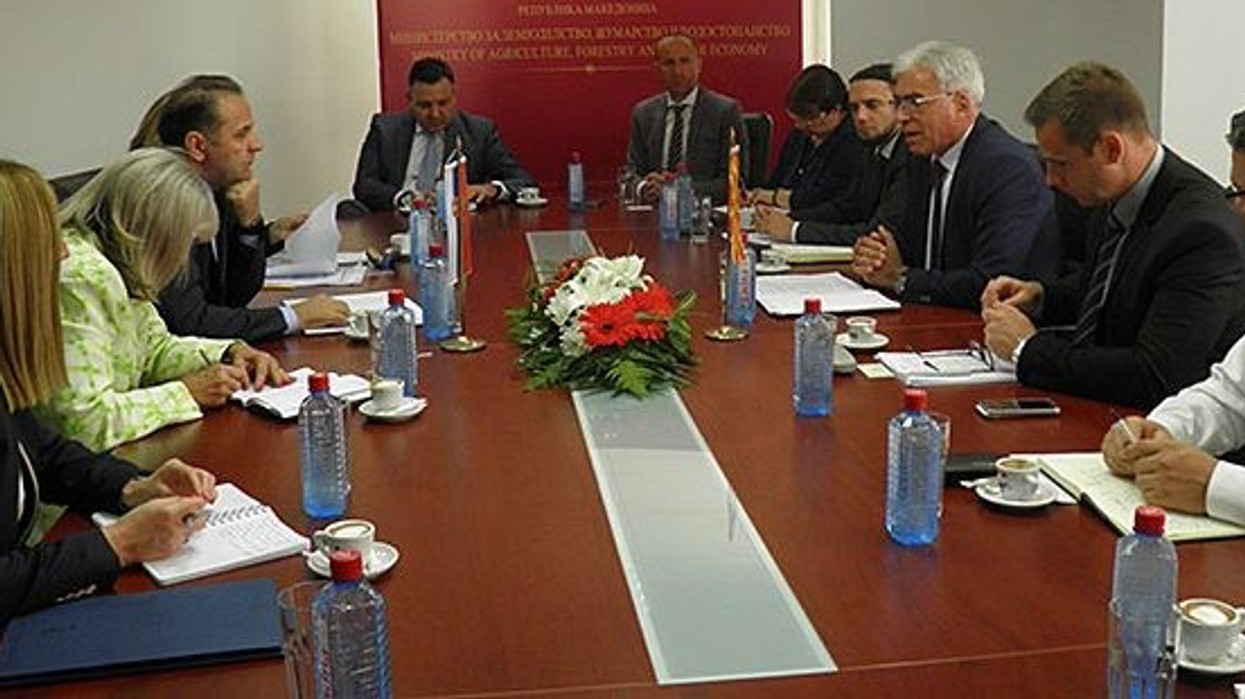 2016/08/Maqedonia-dhe-Serbia-dakordohet-me-cmim-te-njejte-per-certi....jpg