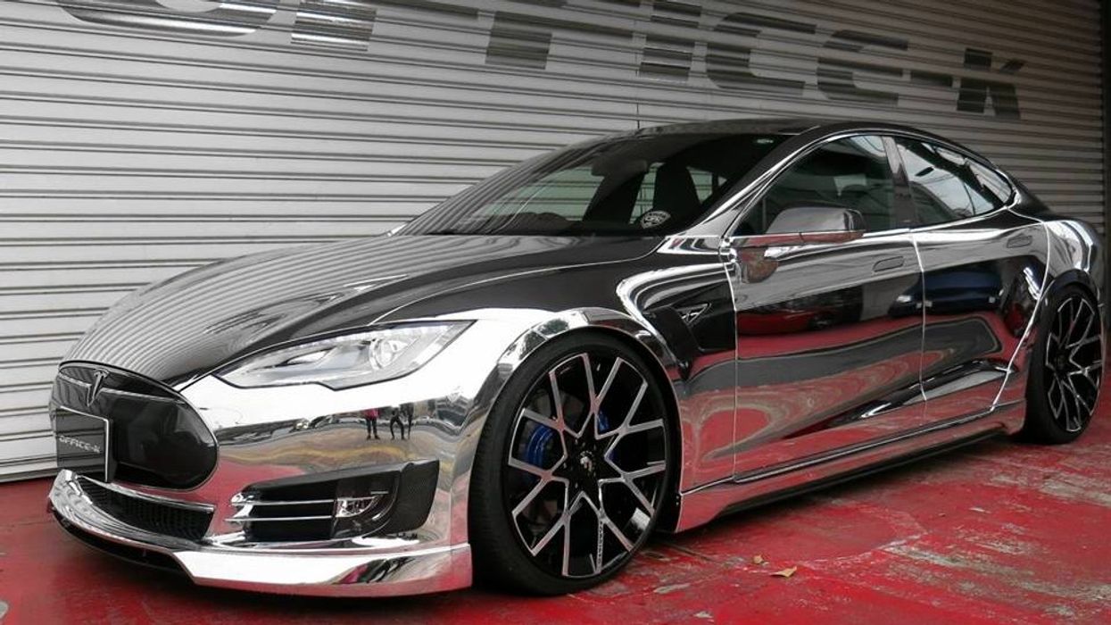2016/08/Tesla-Model-S-e-mbështjellë-komplet-me-krom-foto.jpg