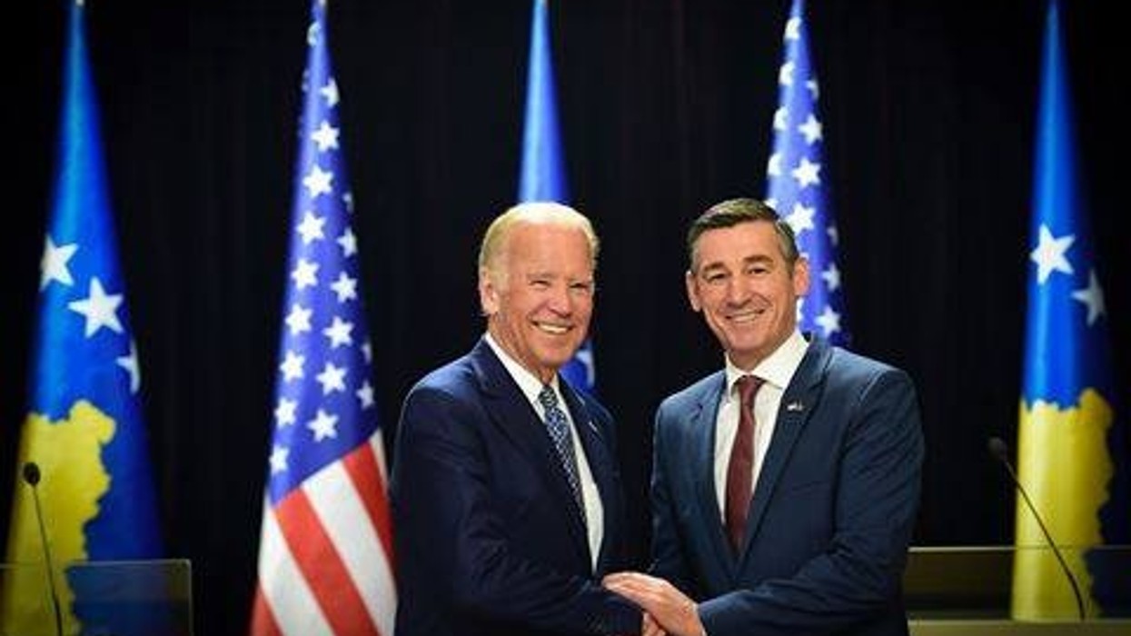 2016/08/veseli_biden.jpg