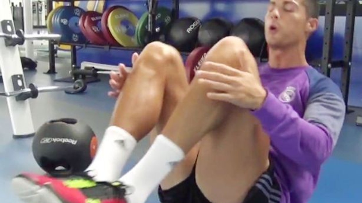 2016/09/Cristiano-Ronaldo-working-out.jpg
