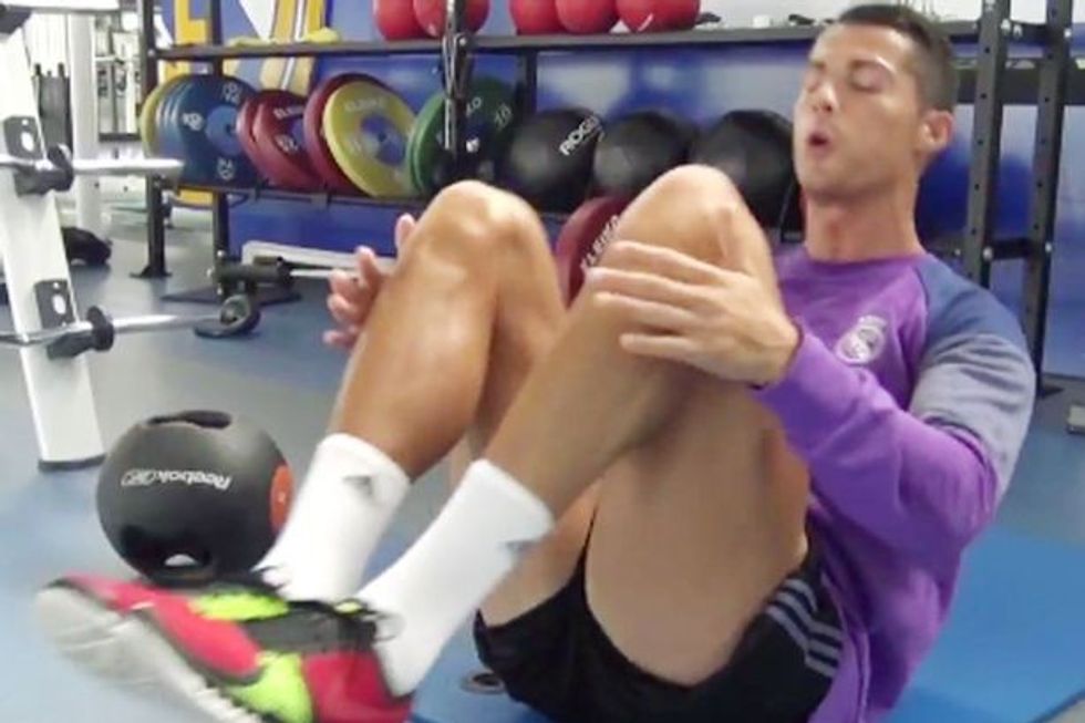 2016/09/Cristiano-Ronaldo-working-out.jpg