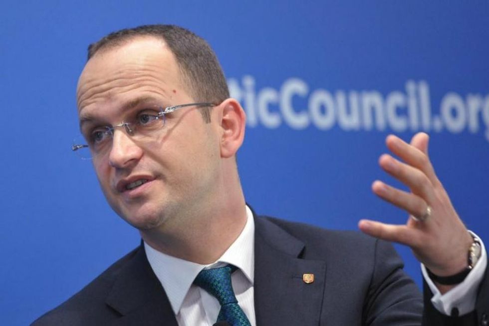 2016/09/ditmir_bushati_afp_main-1.jpg