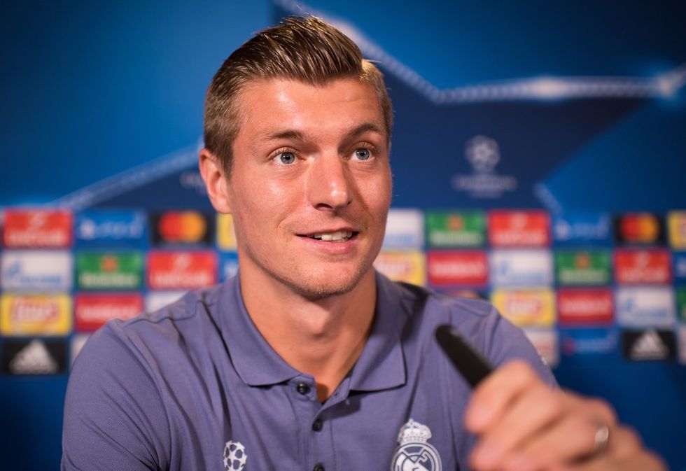 2016/09/ToniKroosRealMadridCFTrainingPressConferenceJNFMACH_Tbzx.jpg