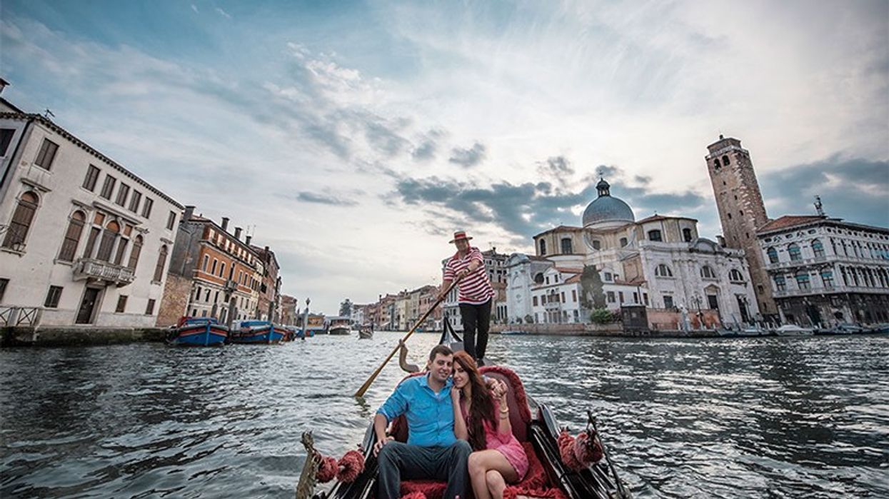 2016/10/12-things-do-experience-on-your-honeymoon-luxury-travel-blog-gondola-ride-venice.jpg