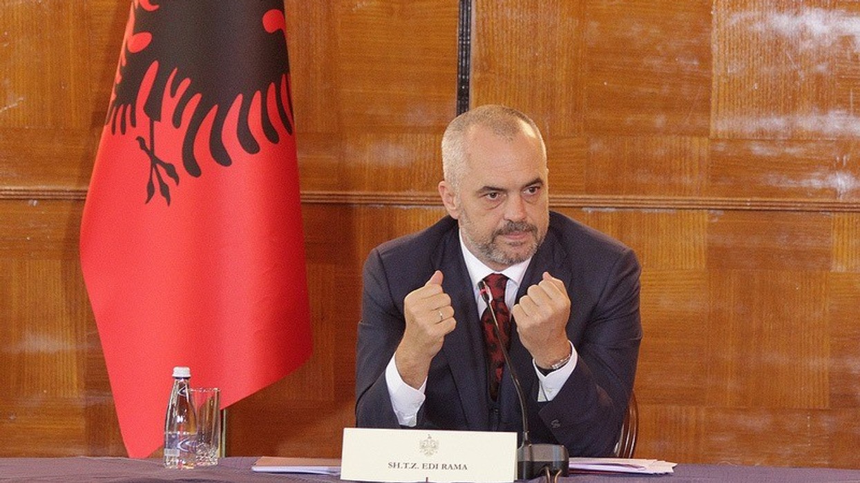 2016/10/Edi_Rama_megrushta.jpg