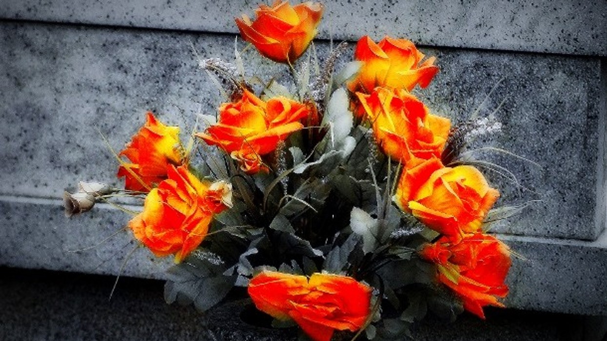 2016/10/Grave-Flowers-610x351.jpg