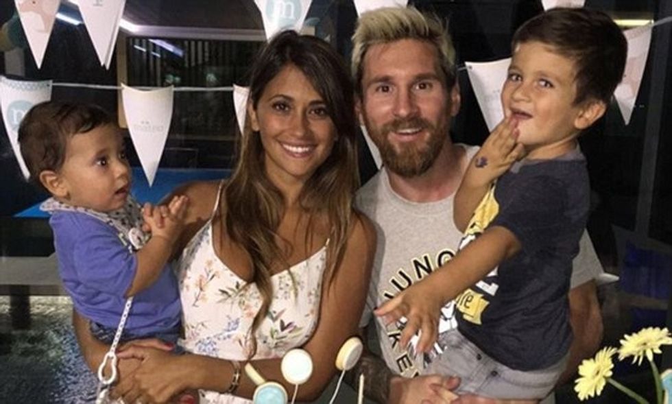 2016/10/messi-antonella.jpg