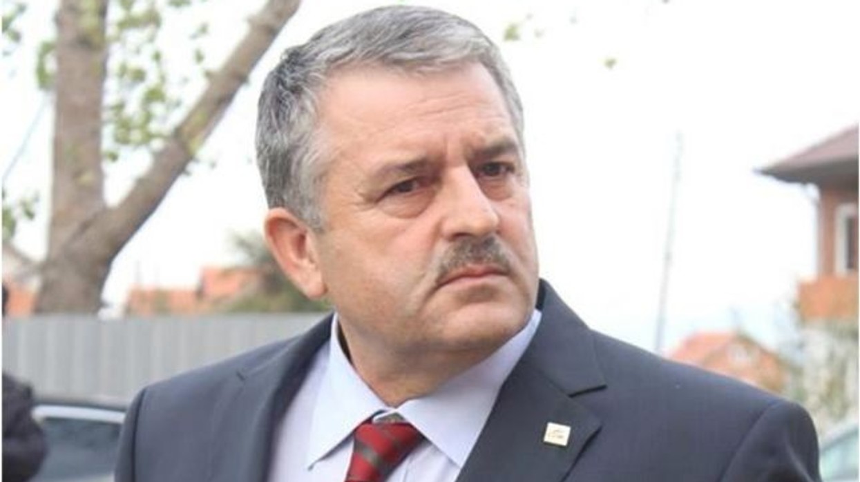 2016/10/veliu.jpg