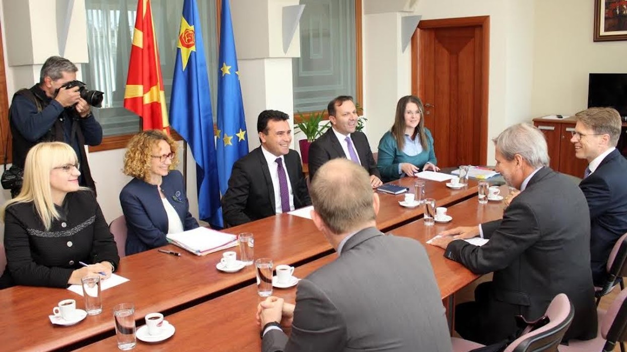 2016/10/Zaev-Hahn.jpg