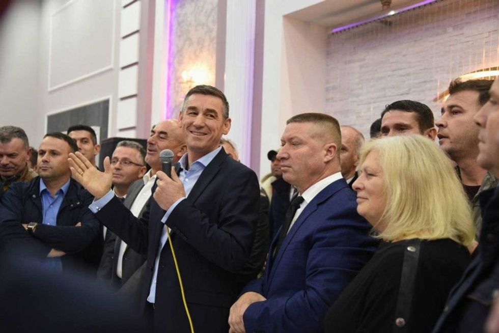 2016/11/bazaj-veseli.jpg
