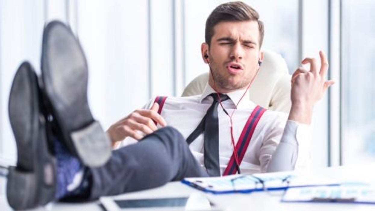 2016/11/Business-man-with-headphones-in-520x290.jpg