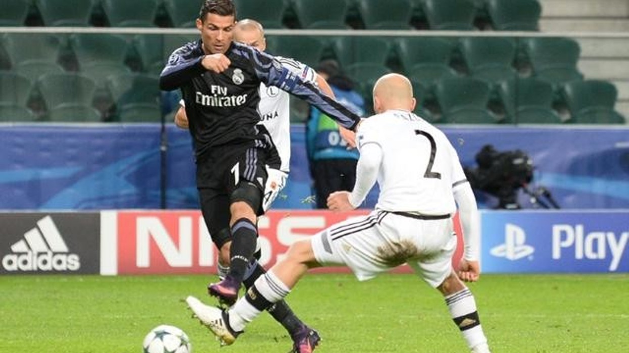 2016/11/Ligue-des-champions-buteurs-Cristiano-Ronaldo-reste-muet_image_article_large.jpg