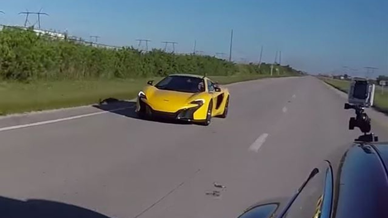 2016/11/McLaren-Spyder-në-garë-shpejtësie-me-Tesla-Model-S-foto.jpg