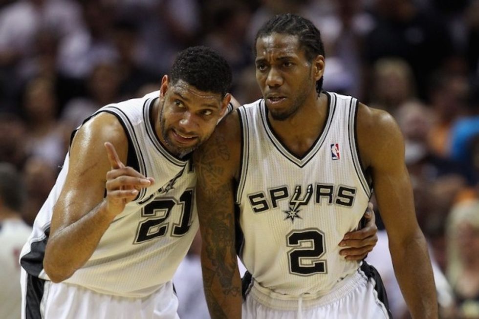 2017/01/kawhi-leonard-tim-duncan-e1484860918136.jpg