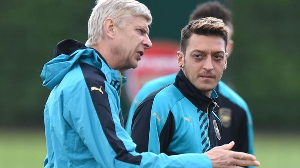 2017/01/mesut-ozil-arsenal-arsene-wenger_3440457.jpg