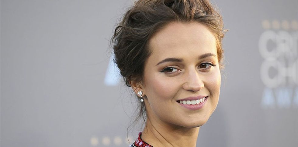 2017/02/AliciaVikander.jpg