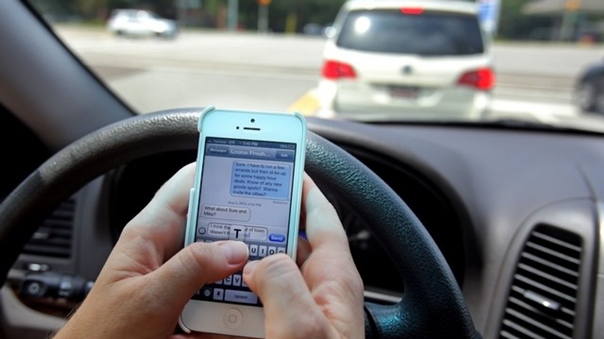 2017/02/texting-while-driving.jpg