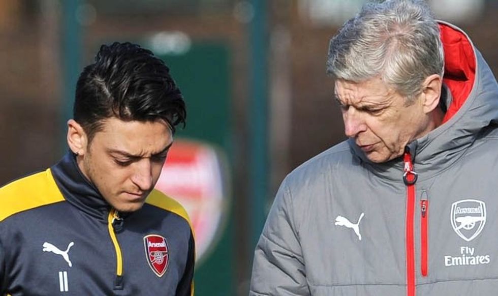 2017/02/wenger-ozil.jpg