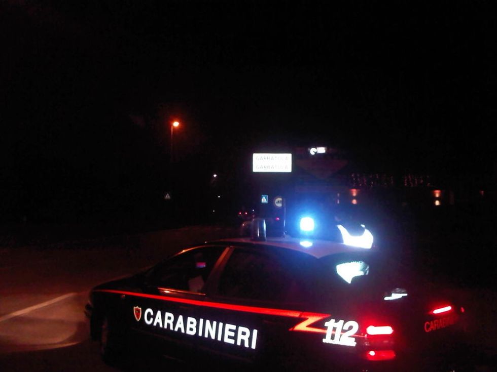 2017/03/carabinieri-notte-auto-e1490858331404.jpg