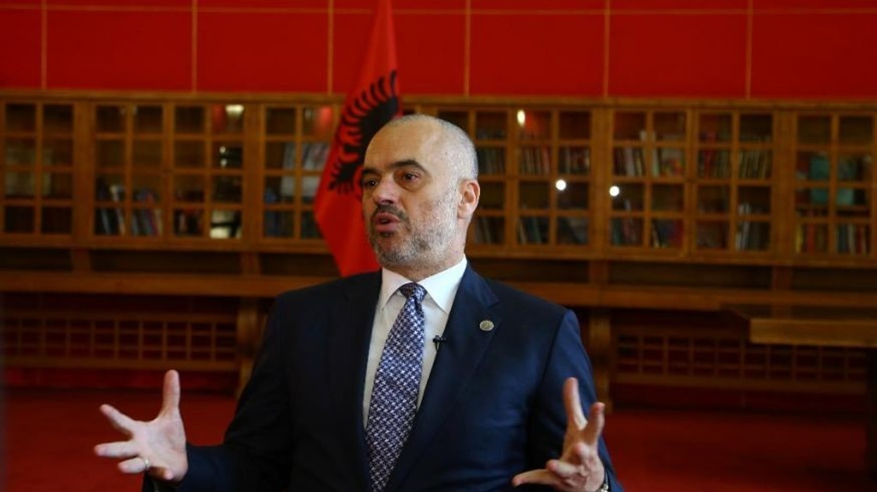 2017/03/Edi_rama-me-dur-hapur.jpg