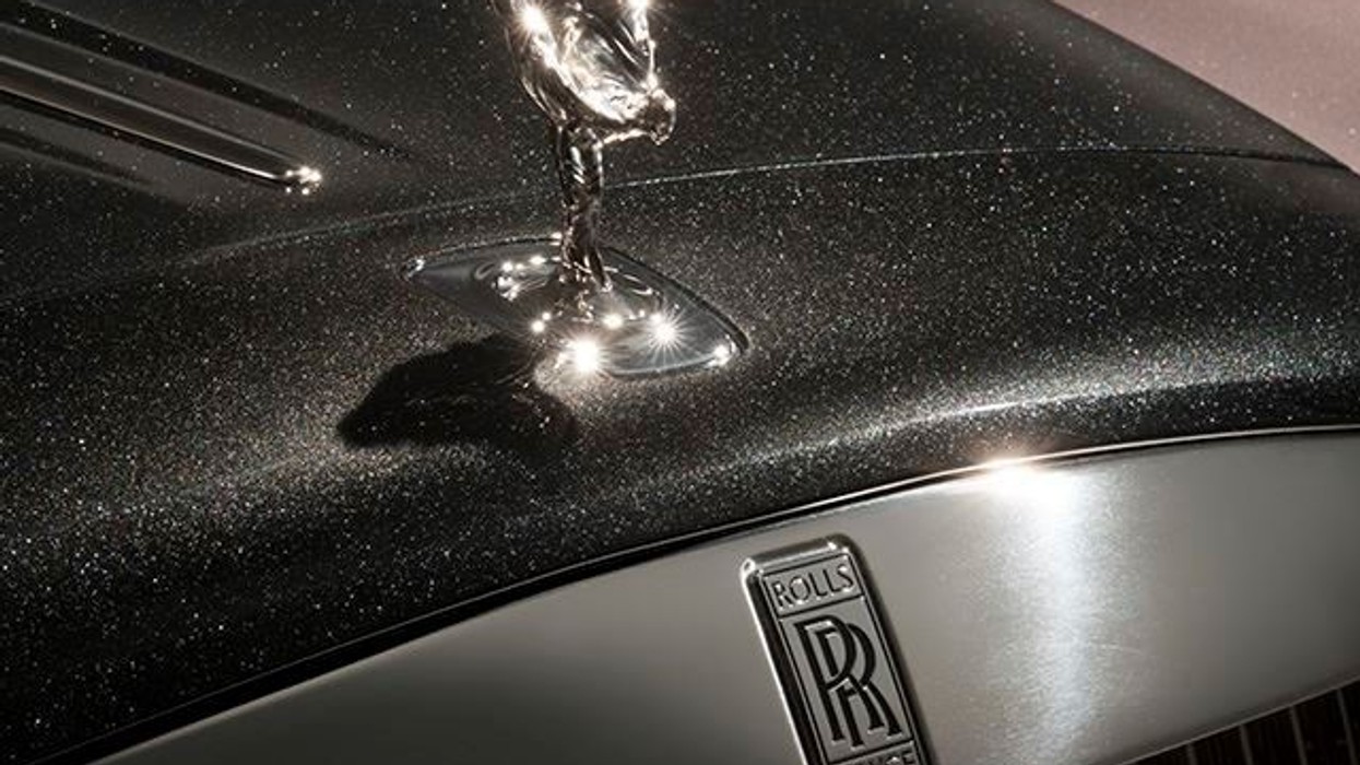 2017/03/Rolls-Royce-Ghost-e-mbuluar-me-njemije-diamante-te-shtypura-foto.jpg