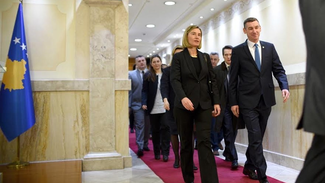 2017/03/veseli-mogherini.jpg