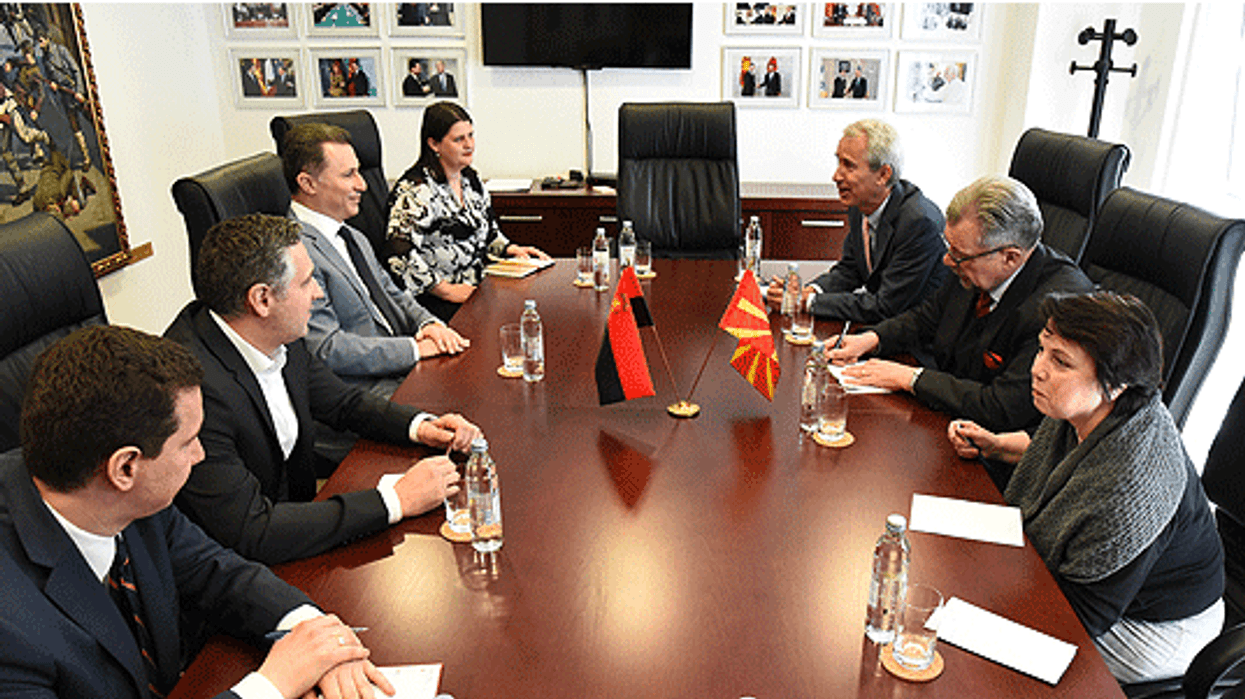 2017/04/ambasadorët-gruevski.png