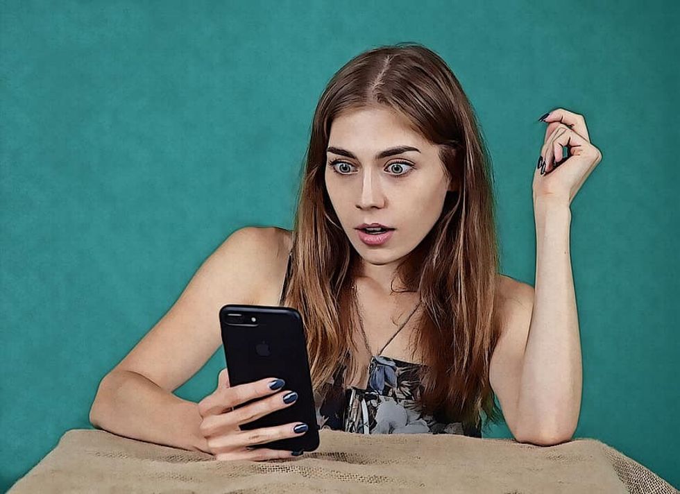 2017/04/girl-surprise-cell-phone-smartphone-information-account-shock-technology.jpg