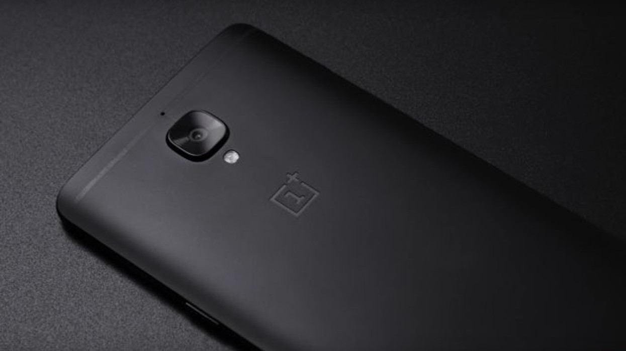 2017/04/Midnight-Black-OnePlus-3T.jpg